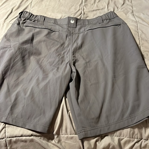 Men’s golf shorts one pair of black and one pair of dark gray - Picture 12 of 15